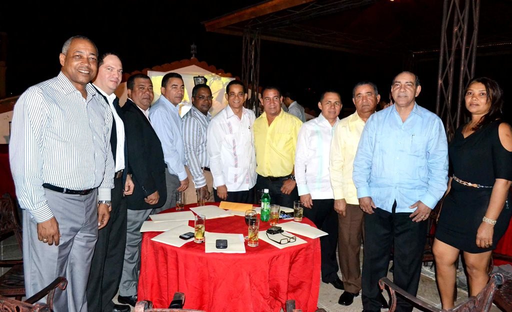 Los síndicos de la provincia Espaillat con el senador José Rafael Vargas